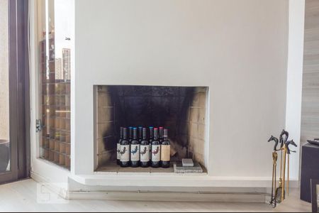 Apartamento à venda com 138m², 3 quartos e 2 vagas Apartamento à venda com 138m², 3 quartos e 2 vagasSala - lareira