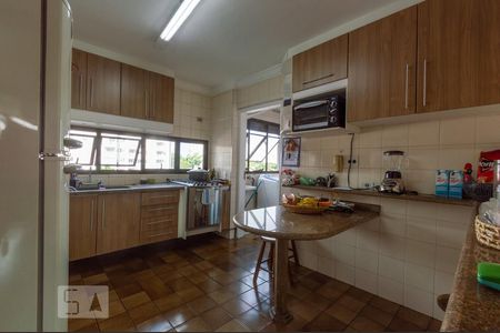 Apartamento à venda com 138m², 3 quartos e 2 vagas Apartamento à venda com 138m², 3 quartos e 2 vagasCozinha