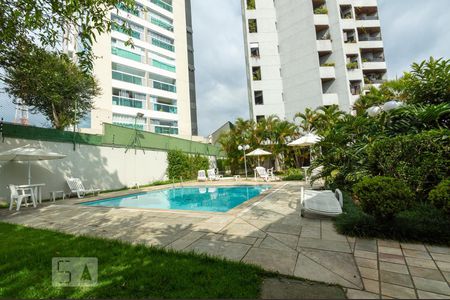 Apartamento à venda com 138m², 3 quartos e 2 vagas Apartamento à venda com 138m², 3 quartos e 2 vagasÁrea comum - Piscina