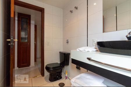 Apartamento à venda com 138m², 3 quartos e 2 vagas Apartamento à venda com 138m², 3 quartos e 2 vagasBanheiro