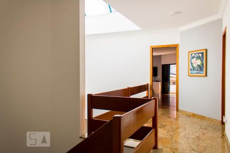 Casa à venda com 630m², 4 quartos e 8 vagasCorredor