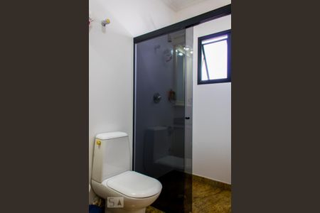 Casa à venda com 630m², 4 quartos e 8 vagasBanheiro da Suíte 2