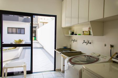 Casa à venda com 630m², 4 quartos e 8 vagasÁrea de Serviço