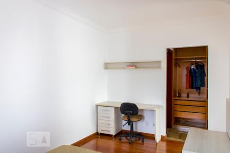 Casa à venda com 630m², 4 quartos e 8 vagasSuíte 2