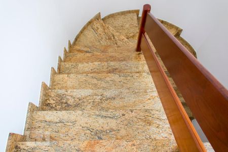 Casa à venda com 630m², 4 quartos e 8 vagasEscadas