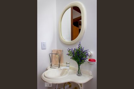 Casa à venda com 630m², 4 quartos e 8 vagasLavabo