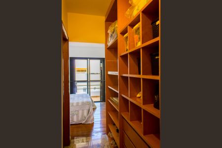 Casa à venda com 630m², 4 quartos e 8 vagasCloset da Suíte 3