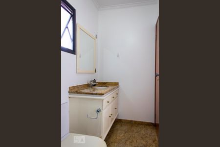 Casa à venda com 630m², 4 quartos e 8 vagasBanheiro da Suíte 3