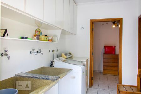 Casa à venda com 630m², 4 quartos e 8 vagasÁrea de Serviço