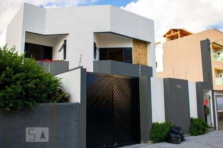Casa à venda com 630m², 4 quartos e 8 vagasFachada