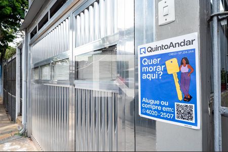 Casa à venda com 280m², 4 quartos e 2 vagas Casa à venda com 280m², 4 quartos e 2 vagasFachada