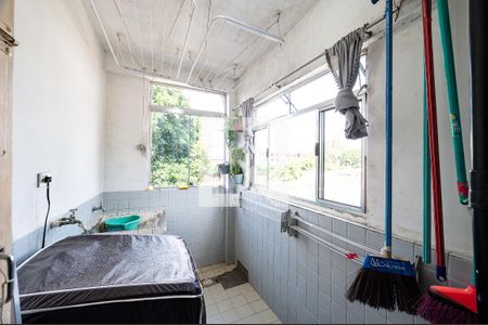 Casa à venda com 280m², 4 quartos e 2 vagas Casa à venda com 280m², 4 quartos e 2 vagasLavanderia