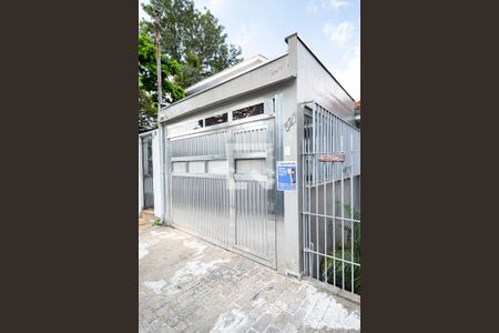 Casa à venda com 280m², 4 quartos e 2 vagas Casa à venda com 280m², 4 quartos e 2 vagasFachada