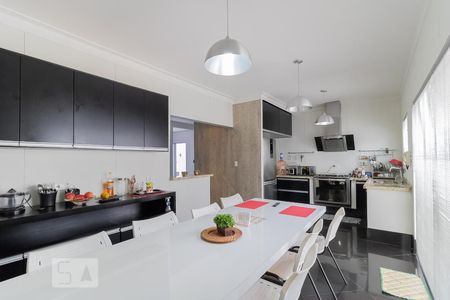 Casa à venda com 300m², 5 quartos e 2 vagas Casa à venda com 300m², 5 quartos e 2 vagasCozinha