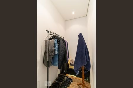 Casa à venda com 300m², 5 quartos e 2 vagas Casa à venda com 300m², 5 quartos e 2 vagasCloset da Suíte