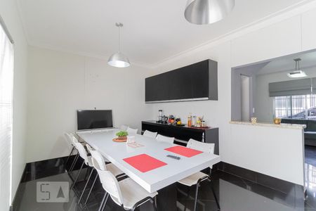 Casa à venda com 300m², 5 quartos e 2 vagas Casa à venda com 300m², 5 quartos e 2 vagasCozinha