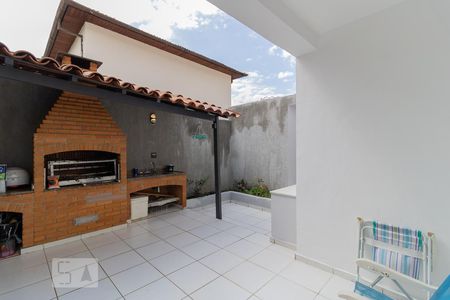 Casa à venda com 300m², 5 quartos e 2 vagas Casa à venda com 300m², 5 quartos e 2 vagasÁrea Externa