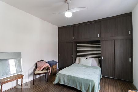 Casa à venda com 300m², 5 quartos e 2 vagas Casa à venda com 300m², 5 quartos e 2 vagasQuarto 2