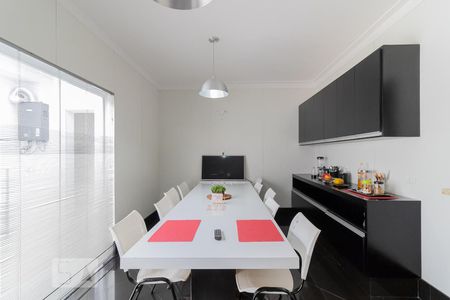 Casa à venda com 300m², 5 quartos e 2 vagas Casa à venda com 300m², 5 quartos e 2 vagasCozinha