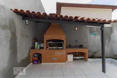 Casa à venda com 300m², 5 quartos e 2 vagas Casa à venda com 300m², 5 quartos e 2 vagasChurrasqueira