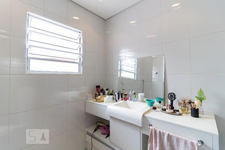 Casa à venda com 300m², 5 quartos e 2 vagas Casa à venda com 300m², 5 quartos e 2 vagasBanheiro Social 1