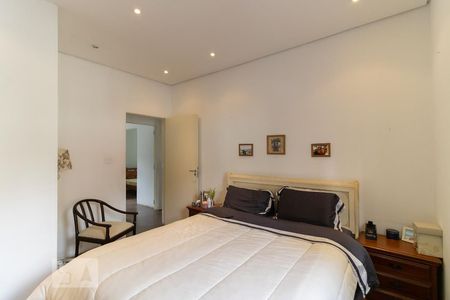 Casa à venda com 300m², 5 quartos e 2 vagas Casa à venda com 300m², 5 quartos e 2 vagasSuíte