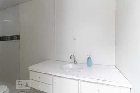 Casa à venda com 300m², 5 quartos e 2 vagas Casa à venda com 300m², 5 quartos e 2 vagasBanheiro Social 2