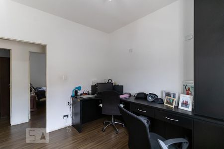 Casa à venda com 300m², 5 quartos e 2 vagas Casa à venda com 300m², 5 quartos e 2 vagasQuarto 1