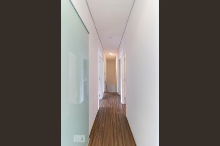 Casa à venda com 300m², 5 quartos e 2 vagas Casa à venda com 300m², 5 quartos e 2 vagasCorredor