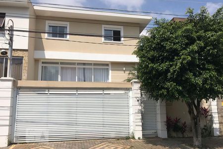 Casa à venda com 450m², 4 quartos e 6 vagas Casa à venda com 450m², 4 quartos e 6 vagasFachada
