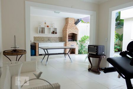 Casa à venda com 450m², 4 quartos e 6 vagasChurrasqueira