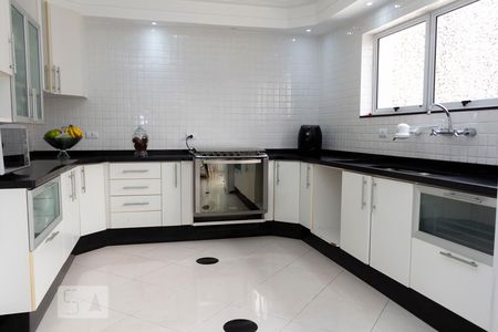 Casa à venda com 450m², 4 quartos e 6 vagasCozinha