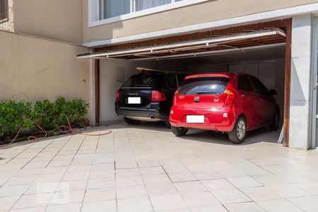 Casa à venda com 450m², 4 quartos e 6 vagas Casa à venda com 450m², 4 quartos e 6 vagasGaragem