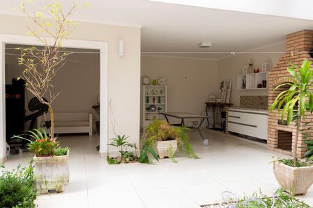 Casa à venda com 450m², 4 quartos e 6 vagasChurrasqueira