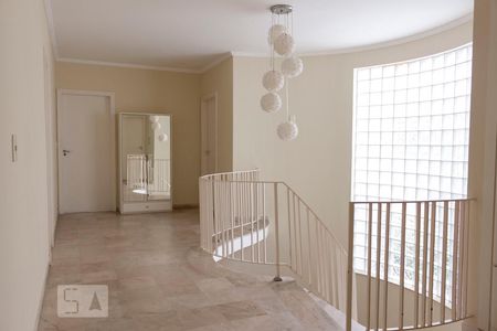 Casa à venda com 450m², 4 quartos e 6 vagasCorredor 2