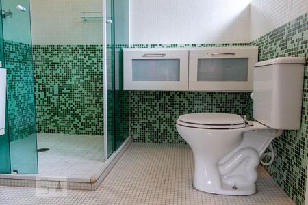 Casa à venda com 450m², 4 quartos e 6 vagasBanheiro da Suíte 1