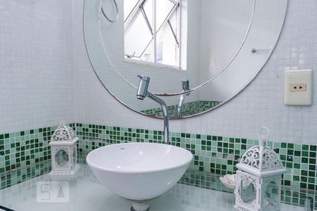 Casa à venda com 450m², 4 quartos e 6 vagasBanheiro da Suíte 2