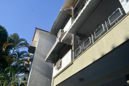 Apartamento à venda com 77m², 2 quartos e 1 vaga Apartamento à venda com 77m², 2 quartos e 1 vagaFachada