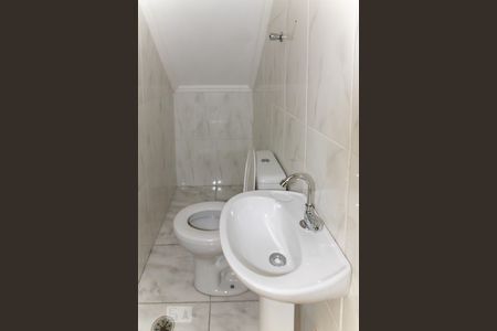 Lavabo de casa de condomínio para alugar com 2 quartos, 60m² em Parada Xv de Novembro, São Paulo