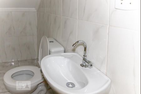 Lavabo de casa de condomínio para alugar com 2 quartos, 60m² em Parada Xv de Novembro, São Paulo