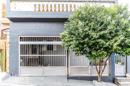 Casa à venda com 156m², 4 quartos e 2 vagas Casa à venda com 156m², 4 quartos e 2 vagasFachada