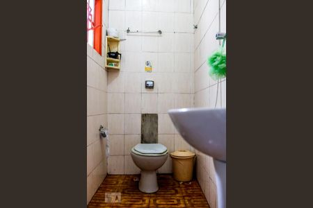 Casa à venda com 156m², 4 quartos e 2 vagas Casa à venda com 156m², 4 quartos e 2 vagasBanheiro