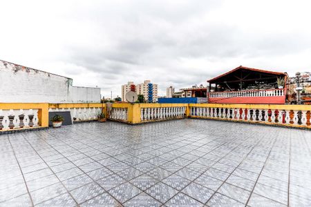 Casa à venda com 156m², 4 quartos e 2 vagas Casa à venda com 156m², 4 quartos e 2 vagasTerraço