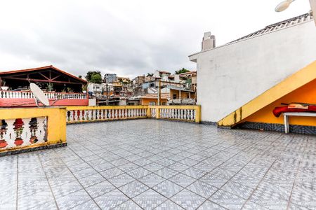 Casa à venda com 156m², 4 quartos e 2 vagas Casa à venda com 156m², 4 quartos e 2 vagasTerraço
