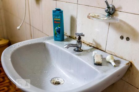 Casa à venda com 156m², 4 quartos e 2 vagas Casa à venda com 156m², 4 quartos e 2 vagasBanheiro