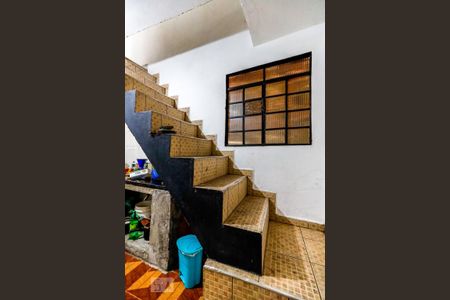 Casa à venda com 156m², 4 quartos e 2 vagas Casa à venda com 156m², 4 quartos e 2 vagasEscadas Quartos