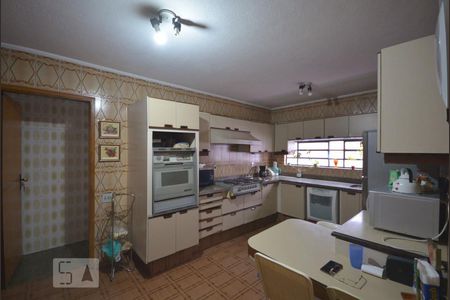 Casa à venda com 554m², 4 quartos e 4 vagas Casa à venda com 554m², 4 quartos e 4 vagasCozinha