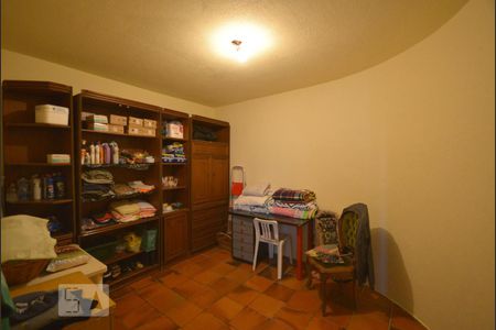 Casa à venda com 554m², 4 quartos e 4 vagas Casa à venda com 554m², 4 quartos e 4 vagasQuarto de Serviço