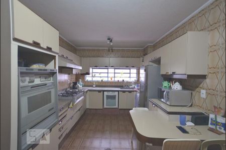 Casa à venda com 554m², 4 quartos e 4 vagas Casa à venda com 554m², 4 quartos e 4 vagasCozinha