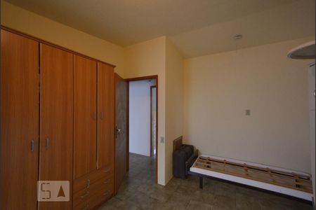 Casa à venda com 554m², 4 quartos e 4 vagas Casa à venda com 554m², 4 quartos e 4 vagasQuarto 4